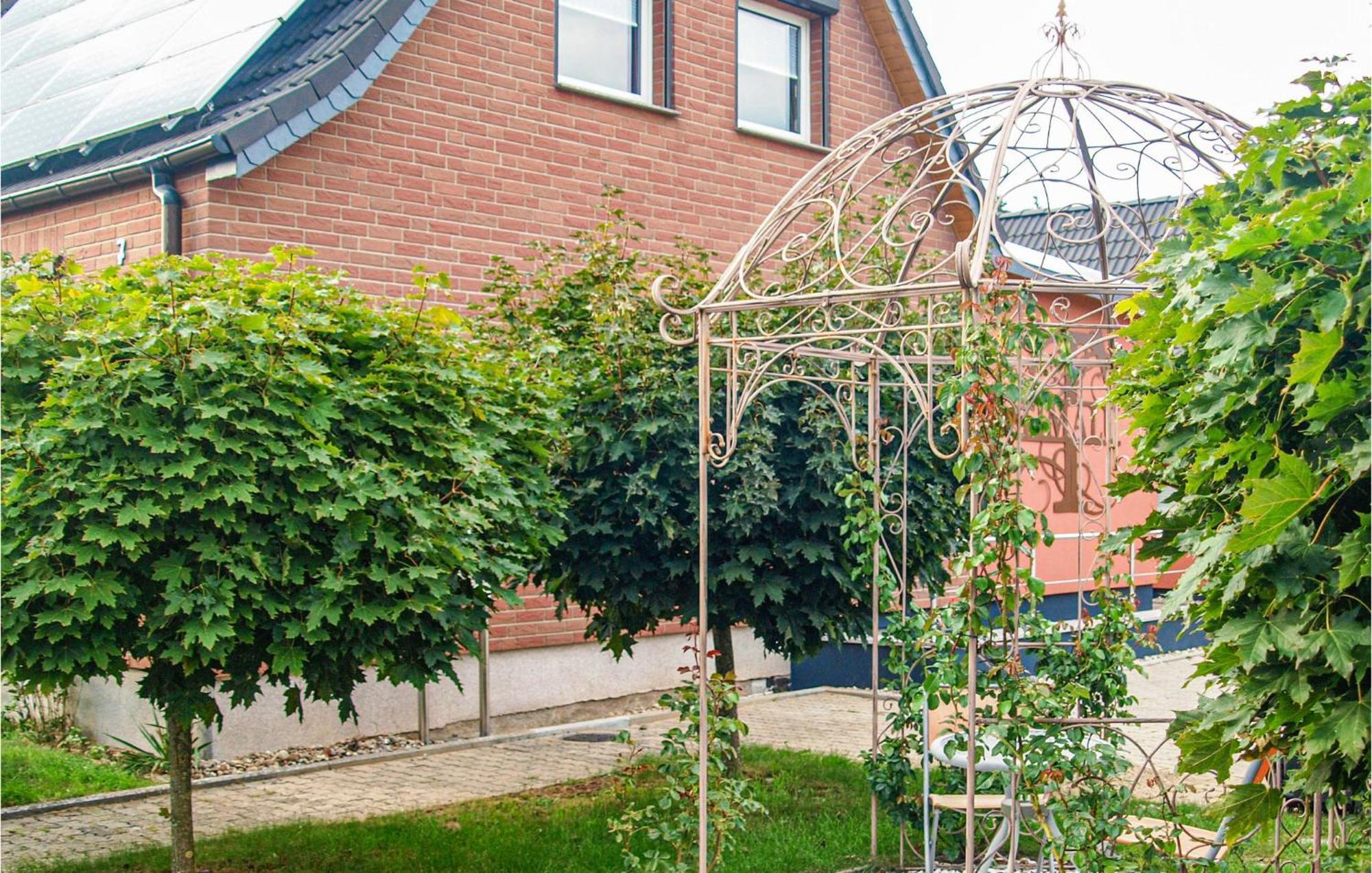 Amazing home in Neubrandenburg with WiFi&3 Bedrooms Buitenkant foto